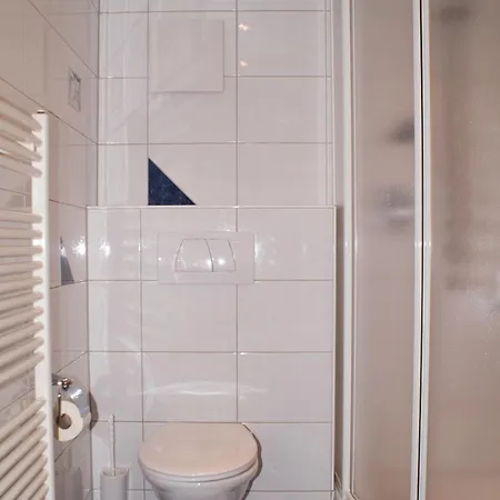 בית הארחה Gaestehaus Resi 3*