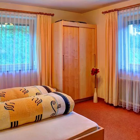 בית הארחה Gaestehaus Resi 3*