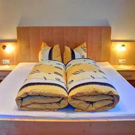 בית הארחה Gaestehaus Resi יארצנס