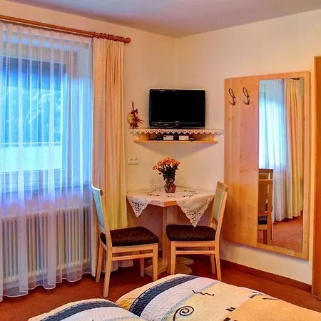 Gaestehaus Resi בית הארחה יארצנס