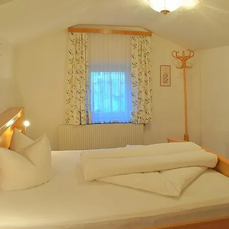 Gaestehaus Resi יארצנס