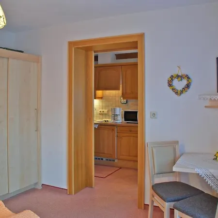 בית הארחה Gaestehaus Resi 3*